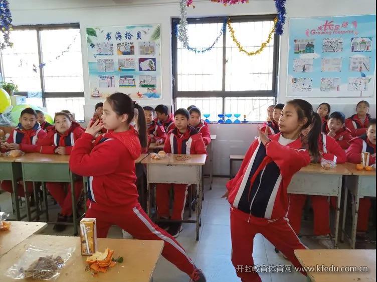 魅力马小欢歌起 喜气洋洋迎新年——365网络科技_bt365体育官网育_bet28365365游戏示范区马市街小学开展庆元旦联欢活动4.jpg 魅力马小欢歌起 喜气洋洋迎新年——365网络科技_bt365体育官网育_bet28365365游戏示范区马市街小学开展庆元旦联欢活动4.jpg