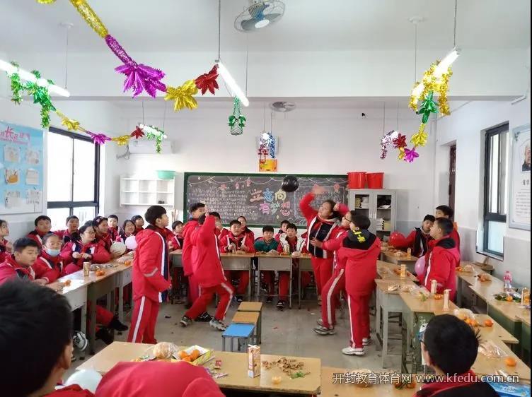 魅力马小欢歌起 喜气洋洋迎新年——365网络科技_bt365体育官网育_bet28365365游戏示范区马市街小学开展庆元旦联欢活动3.jpg 魅力马小欢歌起 喜气洋洋迎新年——365网络科技_bt365体育官网育_bet28365365游戏示范区马市街小学开展庆元旦联欢活动3.jpg